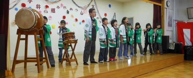 12月9日（日）、芋井公民館で第26回の『芋井文化芸能祭』が開催されました。 ステージでは、歌や吹奏楽の演奏から小学生の出し物まで幅広いジャンルの舞台発表が行われたほか、写真や手芸、 フラワーアレンジメントなど、多くの作...