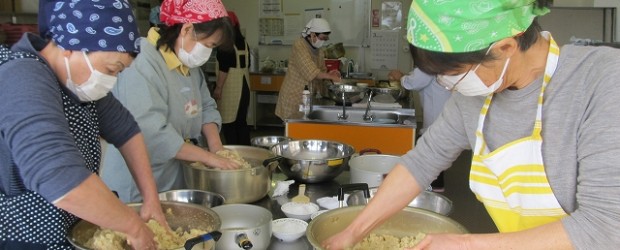 ３月４日（木）味噌作り講座を開催しました。 大豆は、芋井産の「ひとりむすめ」です。  