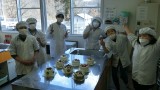 令和４年１２月２０日(火)　芋井公民館料理実習室で芋井小学校の子どもたちと クリスマスケーキ作り講座を開催しました。