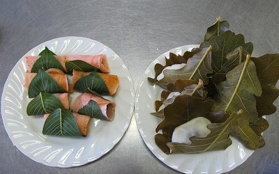 令和７年６月１８日（水）芋井公民館料理実習室にて 「桜餅・かしわ餅作り講座」を開催いたしました。