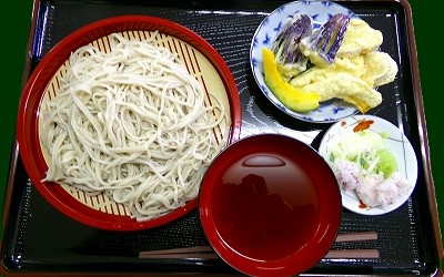 令和７年１２月１２日（金） 今年も『そば打ち講座』を開催しました！難しいながらも皆さん、年々上達されているご様子です♪