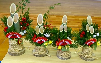 令和７年１２月２２日（月）芋井公民館にて 今回初めて、お正月に向けて『ミニ門松作り』を開催しました！ 難しい工程もありましたが、新年を迎える素敵な門松が完成しました♪