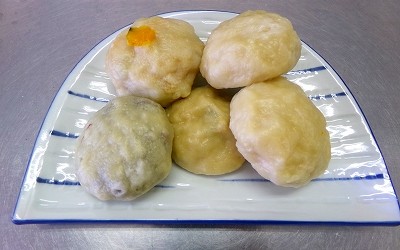 令和８年１月２７日（火）、今年も「冬のおやき作り講座」を開催しました。 野菜のイメージが強いおやきにお肉などを加えたアレンジレシピも！ 皆さんとても美味しそうに出来上がっていました♪