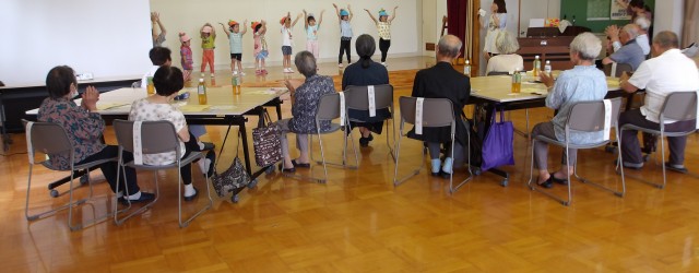 令和８年７月１７日（金）１０：００～１３：００　芋井交流センター（旧芋井公民館）にて 「芋井保育園･芋井小学校･ひとり暮らし高齢者」交流会が開催されました。 芋井保育園のかわいらしい発表 &nbsp; 芋井小学校の発表と...